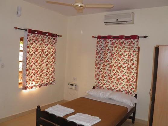 The Crib Hotel Morjim Exterior foto