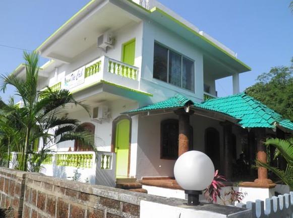 The Crib Hotel Morjim Exterior foto
